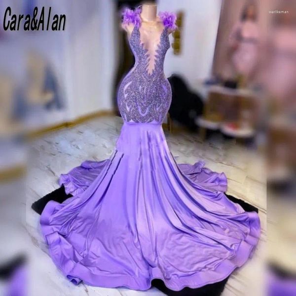 Partykleider elegante Lavendel -Meerjungfrau -Abschlussballkleid für schwarze Mädchen Luxus 2024 Feathers Diamantkleider Vestido de Festa Gala