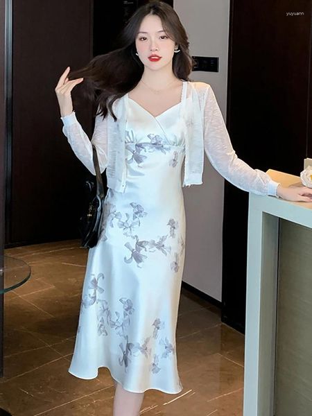 Lässige Kleider Frauen Herbst Elegante Heimkleid Anzüge 2024 Weiß Langarm Cardigan Blumen Satin Luxus Schlinge zwei Peice -Sets