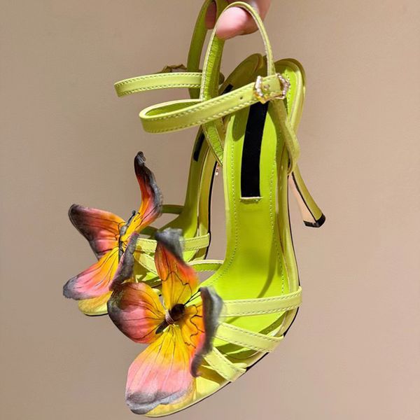 Peep Toe Women High Heel Sandals Designer 2024 Summer Nuovo arrivo Arrivo Butterfly Decor Ankle Cinkle Cintiera di alta qualità Sandals Designer Designer in pelle genuina di alta qualità