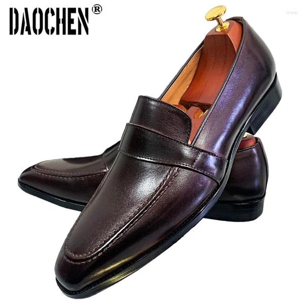 Sapatos casuais design clássico mocassins masculino sapato de sapato marrom -preto Banquete de casamento de couro real para