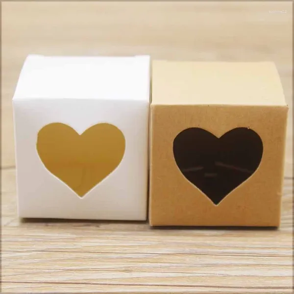 Scatole di carta Kraft quadrate con avvolgimento regalo a forma di cuore Clear PVC Finestra per baby shower per la festa del cioccolato Candy Cake Packaging