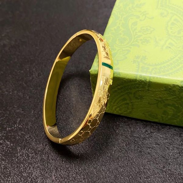 Alta qualidade nova letra gravada Bangle Gold Fashion requintado Bracelets de designer de marca para mulheres diárias de roupa de aniversário Jóias de presente de aniversário