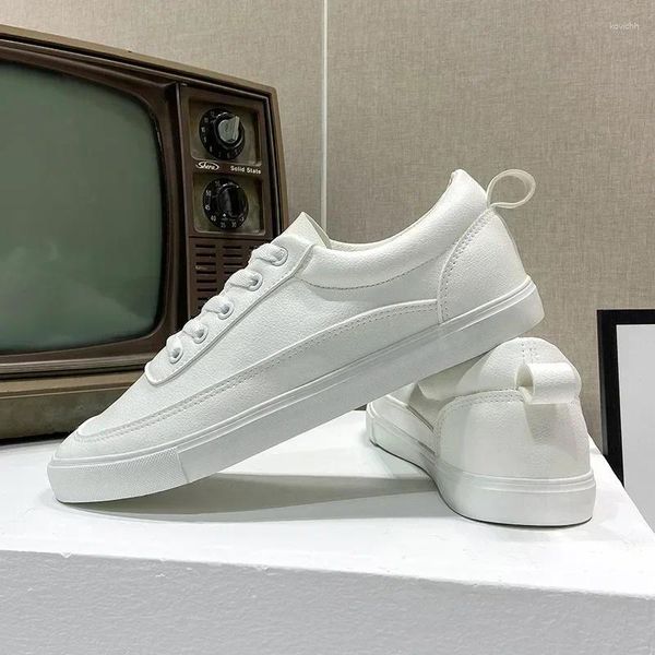 Scarpe casual uomini sneaker di moda sneakers solido a basso taglio a basso taglio maschio traspirante vulcanizzare i mocassini autunnali primaverili