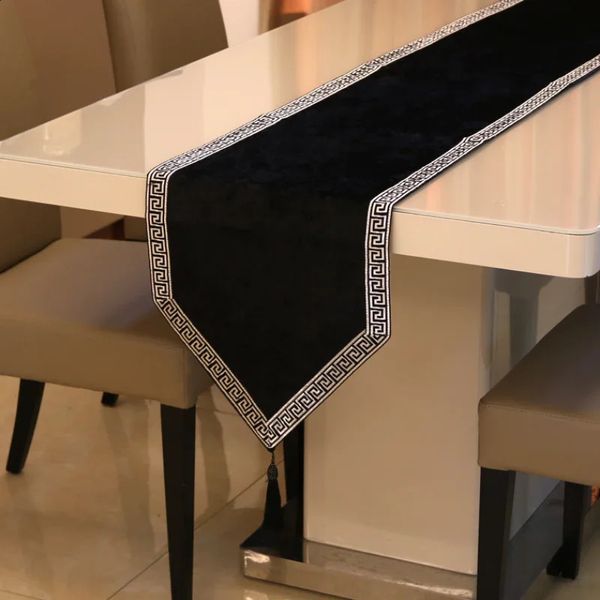 Chinesische High-End-Hintergrund-Stoff European Velvet Table Runner Einfache Feste Farbe Hochzeitstisch Dekoration 240325