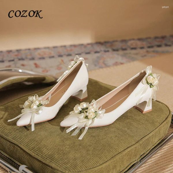 Scarpe eleganti matrimoni da sposa tacchi quadrati di lusso quadrati fiore bianco 2024