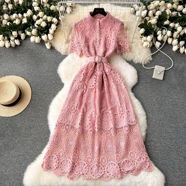 Vestidos casuais Bordado de verão Crochet Hollow Out Lace Dress for Women Summer Fashion Runway Short Sleeve Slim Casual Party Casual Midi Vestidos 2024