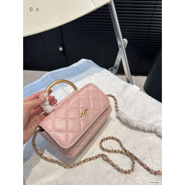 Portafoglio 70% Top Fashion Simple Chaopai Xiaoxiangfeng Womens Borsa Nuova smalta smalta di piccole dimensioni manuali a sfilate a spalla singola a cavallo mini a cavallo