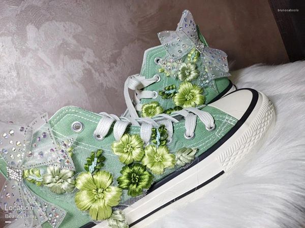 Lässige Schuhe Avocado Green Bogen gestickte Blumen bonbonfarbene Leinwand