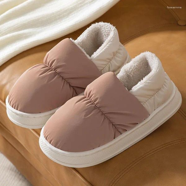 Slippers 2024 Inverno impermeabilizada para mulheres sapatos caseiros internos homens quentes plataformas de pelúcia chinelo fechado algodão traseiro