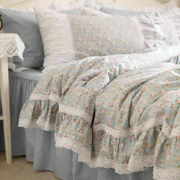 Conjuntos de cama Conjunto de grade rústica Flores frescas renda impressão Ruffle Tampa de edredão travesseiro Bordado Bordado Caminha elegante Saia de cama elegante