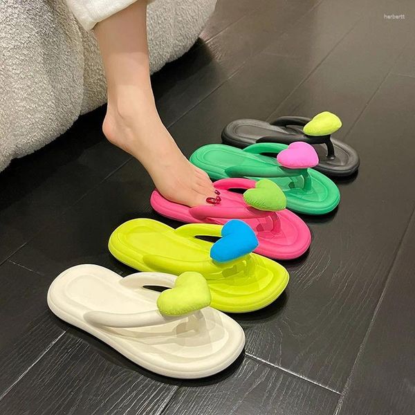 Hausschuhe Regenbogenfarbe Flip Flops Frauen Outwear 2024 Sommer Herz Beach weicher Sohle Häuser Paltform Eva Home Wear Schuhe