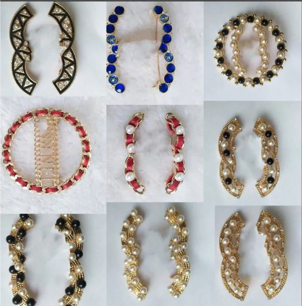 23Ss 20style 18K Letters de cobre de ouro broches feminino designer de marca de luxo Lady Crystal Pearl Brass Broche Pins Metal Jewelry Acessórios