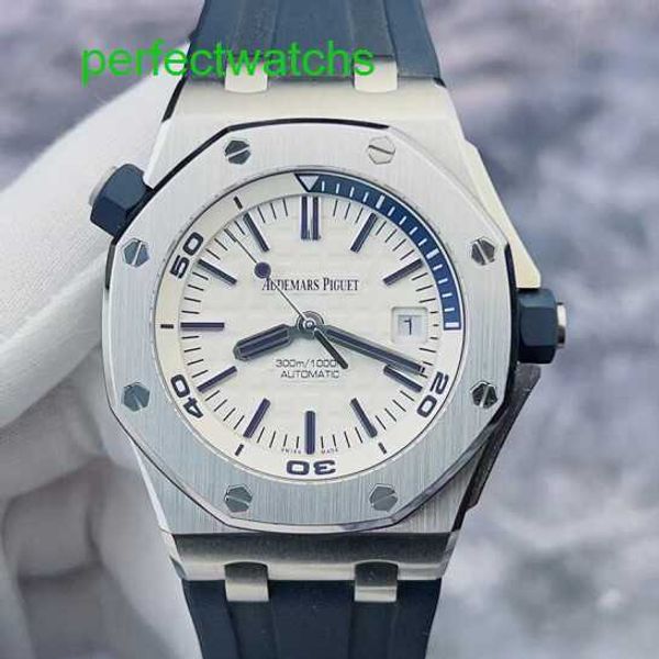 Top -AP -Armbanduhr Royal Oak Offshore Serie 15710st Weißes Zifferblatt 1/4 Blau Präzision Stahl Herren transparent automatische mechanische Uhr 42mm