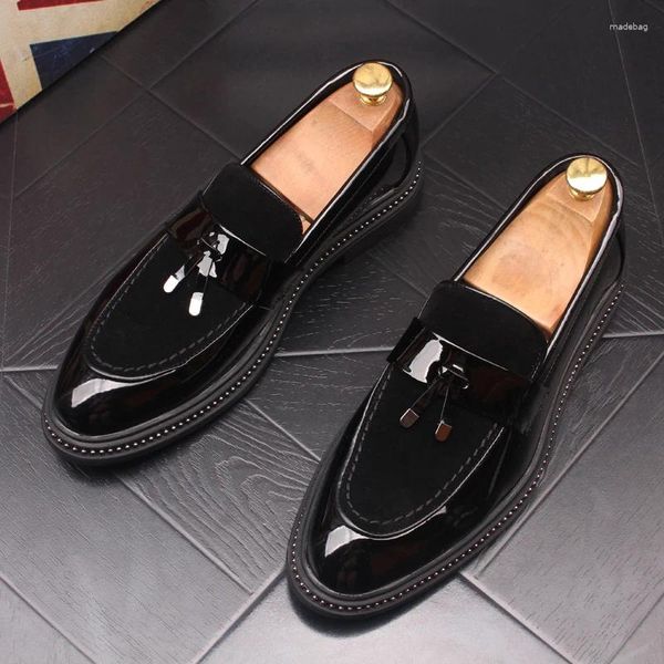 Sapatos casuais estilo britânico masculino vestido de festa de casamento original deslizamento de couro original na borla Sapato preto sufocãs respiráveis calçados calçados