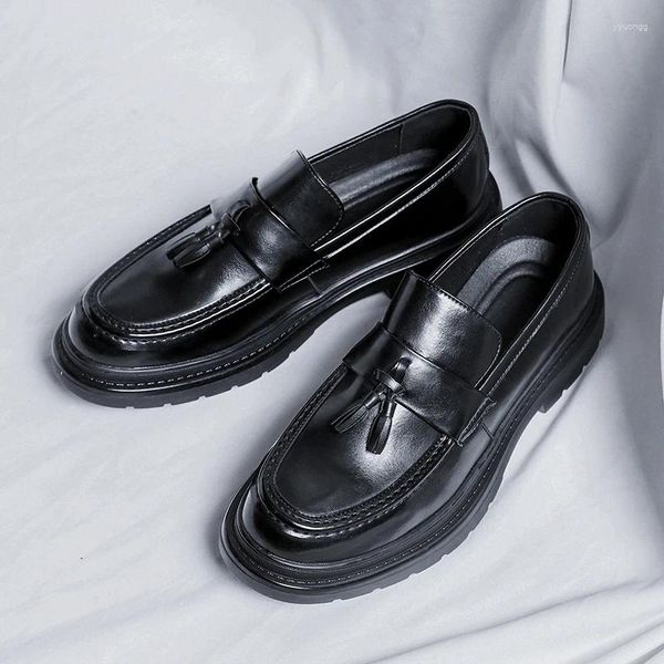 Повседневная обувь мужчина деловое свадебное платье Оригинальное кожаное черное проскальзывание кисточки для ботинок.
