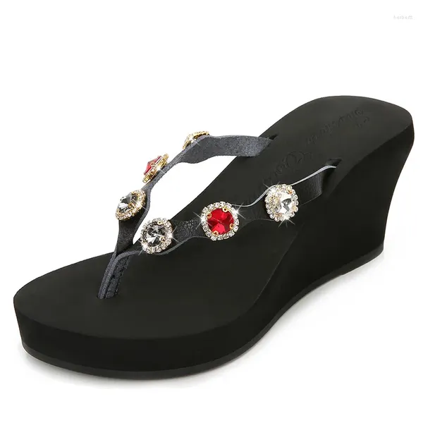 Hausschuhe Frauen Sommer Glitzerrutschen Gummi -Flip Flops Low Plattform Female Schuhe Mode auf einem Keilgelee Hawaiian 2024 Strand