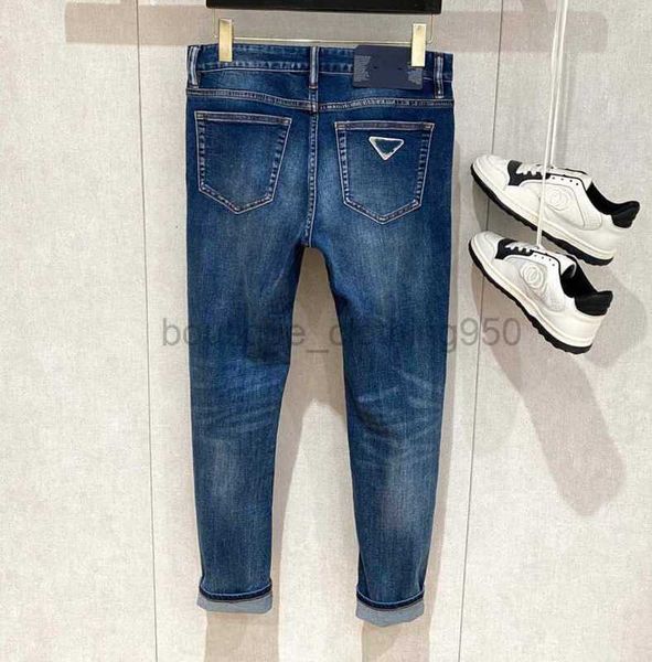 Jeans de grife masculino Summer Slim Menores europeus de novos produtos Negócios de negócios clássico Triângulo bordado Bordado azul pequeno jeans e calça de perna reta