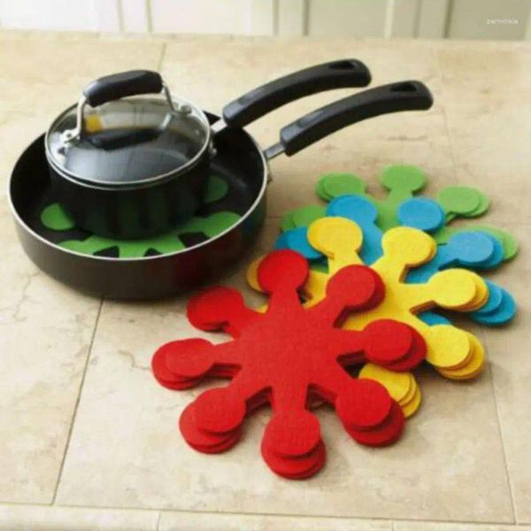 Tavolino 4pcs a forma di fiori Panna di Pasqua di Panna Pannellaters Tastors Anti-Scratch Pads Divider Cuppe con otto petali 4 colori