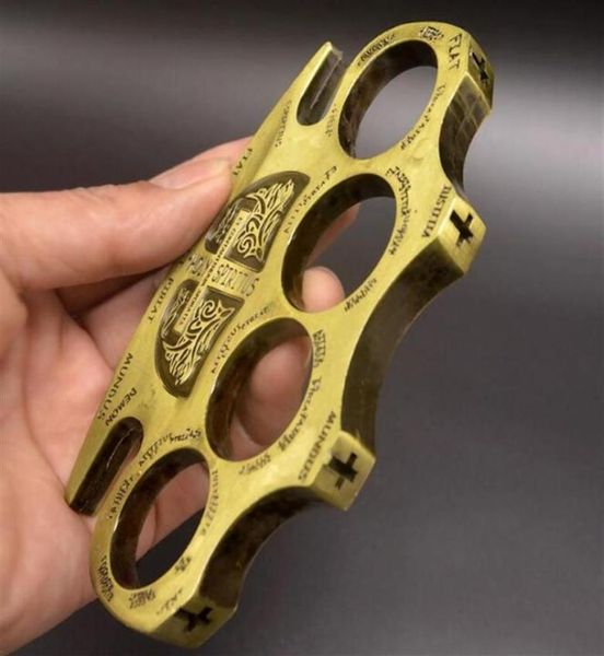 Peso cerca de 220240g Metal Brass Knuckle Duster de quatro dedos Ferramenta de defesa autoconsefesa Defesas de segurança ao ar livre Pocket EDC Tools GE8604950