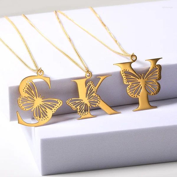 Anhänger Halsketten 1pcs niedliche Hohlausläufe große Schmetterlingsbuchstaben Frauen Silber/Gold Farbe Edelstahl Alphabet Tier Halskette