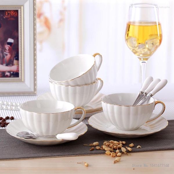 Coppe Saucers Bone China Pomeriggio Tazza di tè di fascia alta Gold dipinto British Black Coffee e impostato da 180 ml espresso in ceramica