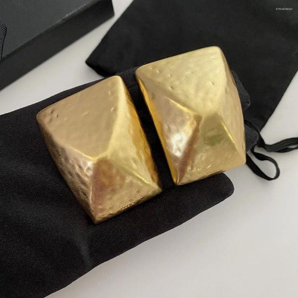 Brincos de backs 2024 Alta versão 24K Gold Gold Prazeado Exagerado CLIPE DE EAR MEDOR PERSONALIDADE DE CLIPE DE