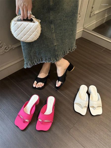 Slippers feminino desliza sapatos de moda moda chinelos de borracha pantofle square salto baixo med Luxury Hawaiian 2024 Block Cotton Fabr