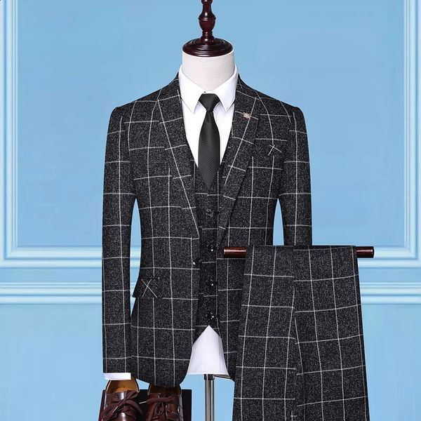 British Style Men Plaid Vest Blazer Pants 3 pezzi Set maschile Maschio Slim Wedding Banchet Business Campo Camera 240326