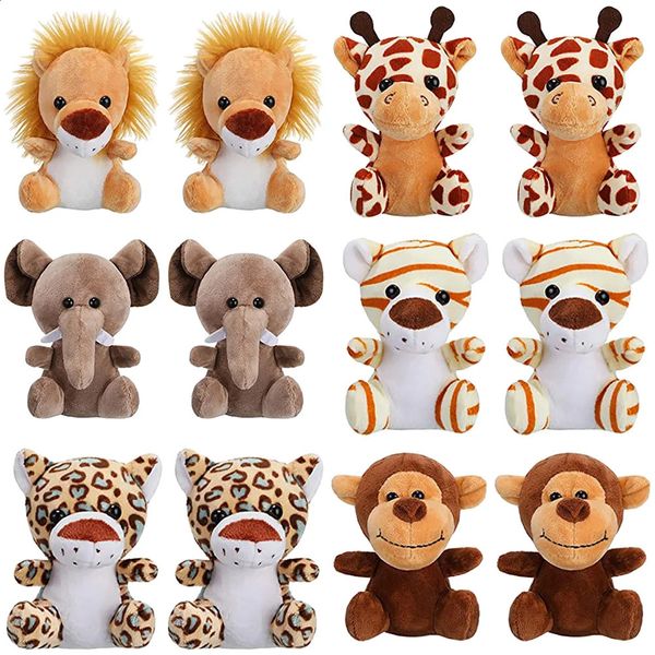 12 pezzi Mini giungla animale peluche giocattoli piccoli cartone animato di cartone animato Animali per la foresta di cartone animato Tornario sospeso per ciondoli per ciondoli per la chiave di gioielli Accesso 240401