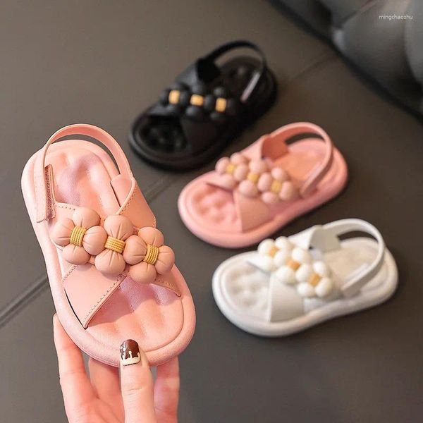 Terlik çocuk sandalet yaz kızlar yumuşak taban anti -slip küçük orta bebek öğrenci plaj ayakkabıları çiçek terlik