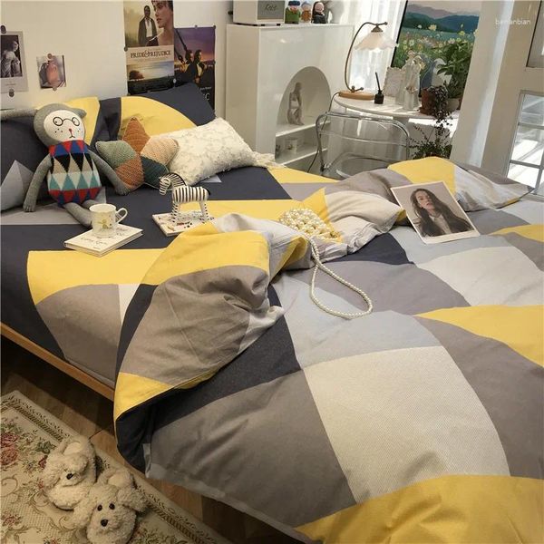 Conjuntos de cama 2024 Simples 100 Cotton Set Man Strip Grid Grid Consterper amarelo e preto capa de Dovet