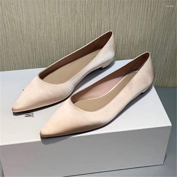 Kleidungsschuhe Claudette Pumps für Frauen speicherte Zehen Ballett Flats mit Seide und echtem Leder 2024 Luxus Design Kätzchen Heels Damen