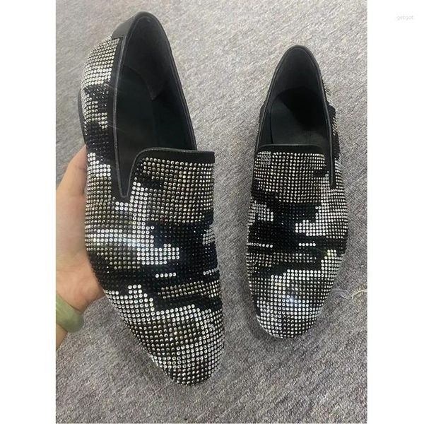 Lässige Schuhe Britisch -Stil Mischfarben Strasslaafer Italienisches Leder für Männer auf Herrenkristallparty und Abschlussball rutschen