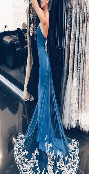 Saudi Dubai Promi -Prom -Kleid Einfacher trägerloser Bogenspitzen Applique Mermaid Prom Kleider sexy Rückenfreie Partykleid billig Langes Sa