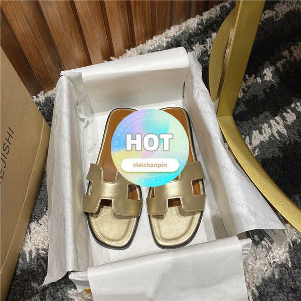 Flipers de grife para mulheres de verão Gold Gold Bottomed Sandals Sexy Sandálias da moda e versátil