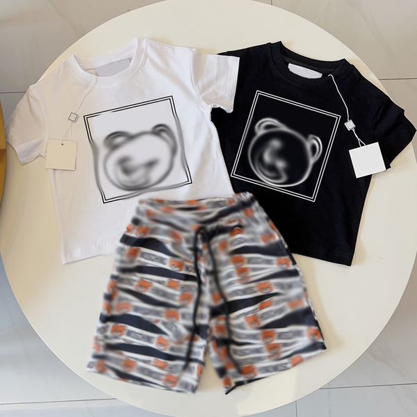 Short a maniche corte Shorts Lettera di cartone animato Set a due pezzi per ragazzi e bambini di mezza età e per bambini alla moda ed elegante set