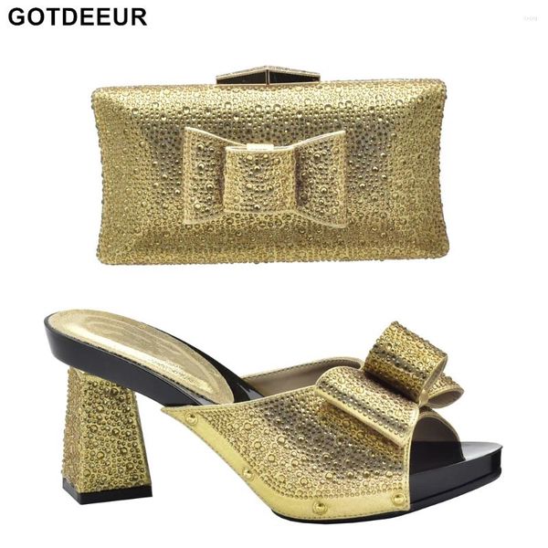 Scarpe vestiti di colore oro matine italiano set di scarpe e sacchetti decorate con donne africane di strass per il matrimonio