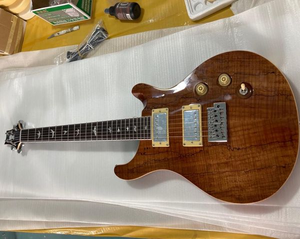 Kahverengi PRS Elektro Gitar Boynu Vücut A Alev Maple Üst Klavye Ebony FRETS 24 KAPILLAR KÜRLER Altın Donanım5211099