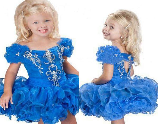 2015 Adorável vestidos de baile azuis Girl039s Vestidos de concurso fora do ombro com contas de cristal Organza sem manga curta Garota curta D5890625