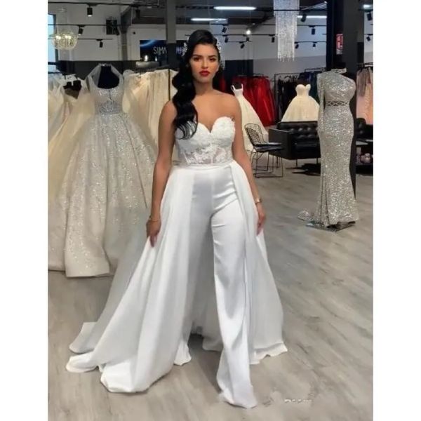 Vestidos 2020 Novos macacões brancos sexy Uma linha Vestidos de noiva, namorados, cetim de cetim de cetim de cetim destacável, vestidos de noiva destacável calças