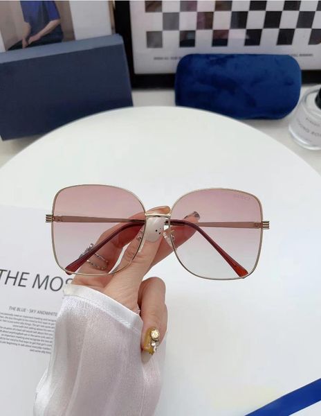 Heiße Modedesignerin Sonnenbrille Top Luxus Rechteck Sonnenbrille für Frauen Männer Vintage Luxus Mix Farbe Optional Triangular Signature Para Sol mit Box