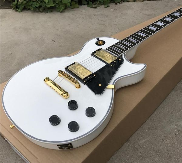 Vendo chitarra elettrica personalizzata con colore bianco e hardware di colore oro rapidamente di alta qualità Guitarra2144682