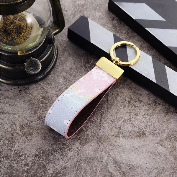 Keechchains Gold Gradient L Brand Designer Chain Chain Mens Luxury Car Keyring Womens Buckle Keeechade in pelle fatta a mano da donna Borse Accessori a sospensione Multicolore