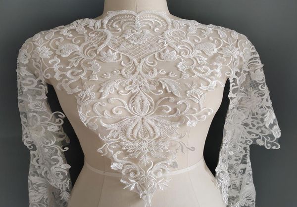 Hochwertige weiße Rayon -Spitze mit Perlenstickstärke Spitzenverkleidung Hochzeitskleid Spitzenband Nähzubehör M0082160266