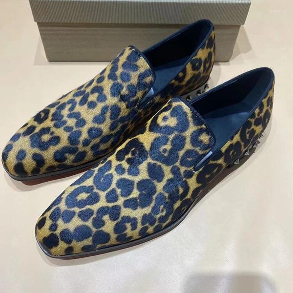 Sıradan Ayakkabı İtalya At Kaçağı Deri Loafers Moda Leopar Baskı Erkekler Erkekler İçin El Yapımı Perçinler Elbise Partisi