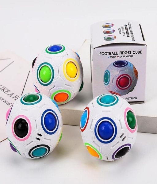 High Gality DHL Criativo 12 buracos Magia esférica Rainbow Ball Plástico Puzzle Children039s Aprendizagem Educacional Little5491143