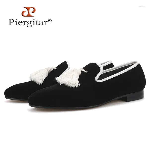 Sapatos casuais piergitar 2024 cores pretas Velvet Men White Tassel Men's Men Loaffers Dress Smoking Slippers Plus Size