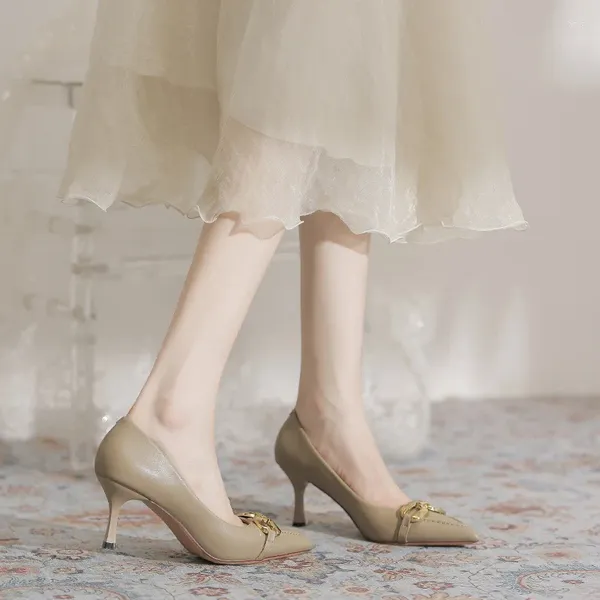 Elbise ayakkabıları metal toka 7cm yüksek topuklu kadınlar 2024 fransız deri sivri ince topuklu tek yorgun ayaklar