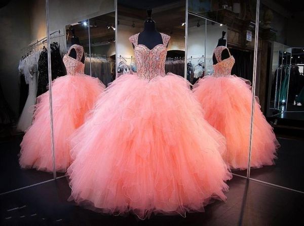 Новое прибытие платьев Coral Quinceanera Sexy Sexy Open Back Crystal Beading Beads Beerseare для сладкого 16 Girl Dress1359554