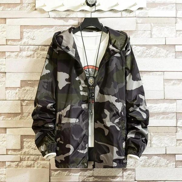 Jackets masculinos Spring Autumn Autumn Jacket Capuz de manga comprida camuflagem de camuflagem bolsos de casaco de impressão com zíper de placas de quadril estilo de luta de rua externa